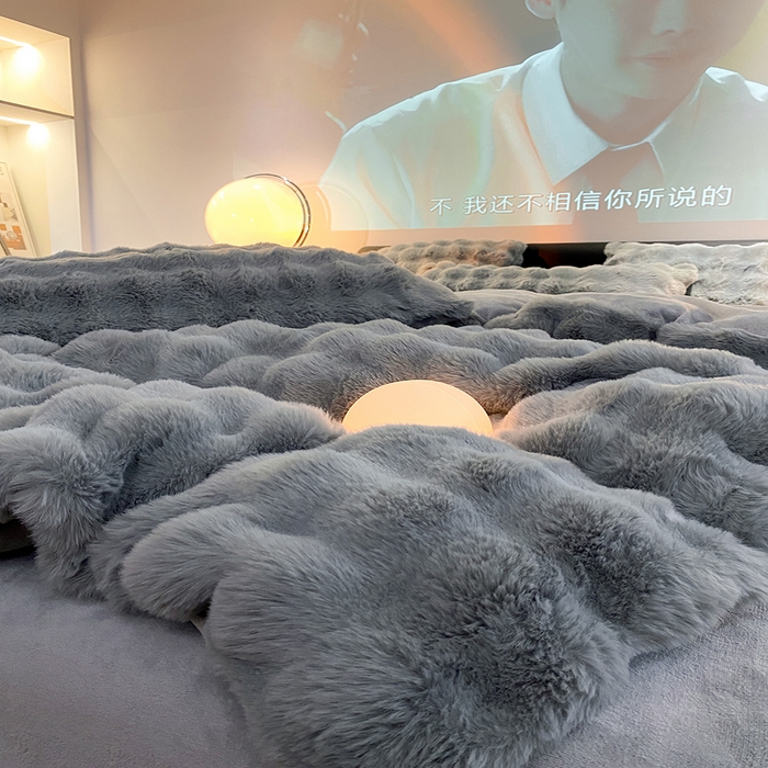 91家纺网 家纺一手货源 找家纺 澳梵家居 2023舒芙蕾印花兔兔绒牛奶绒四件套 舒芙蕾-灰色