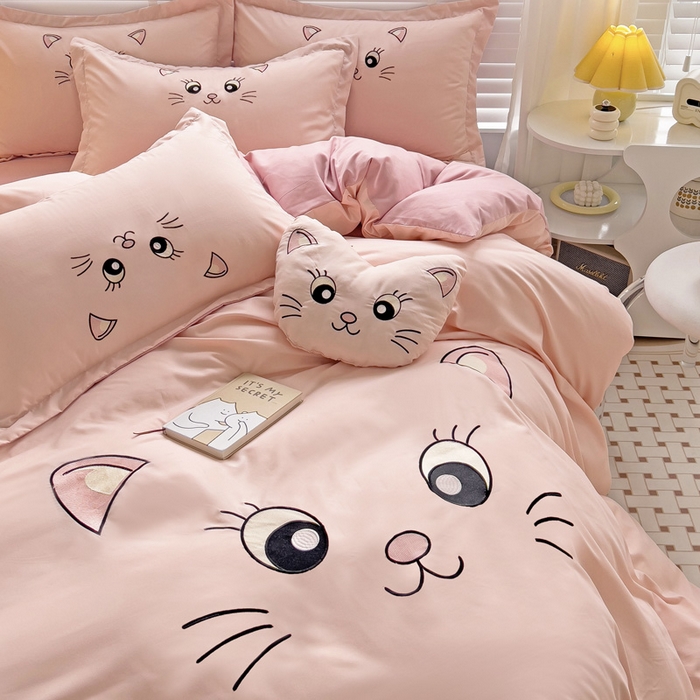 91家纺网 家纺一手货源 找家纺 （总）娜娜 2023新款亲肤柔软水洗磨毛毛巾绣四件套-咪咪猫