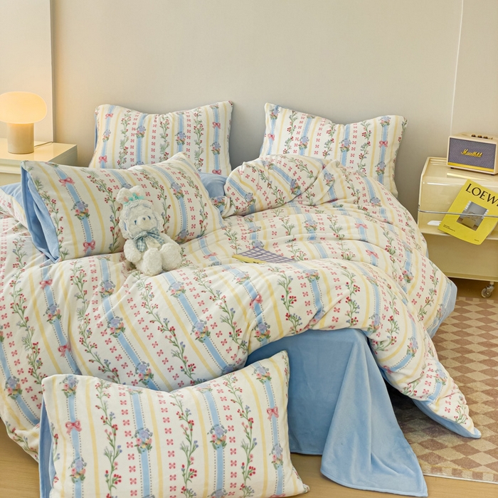 91家纺网 家纺一手货源 找家纺 木堇家居 2023新款牛奶绒印花四件套 洛丽塔-蓝