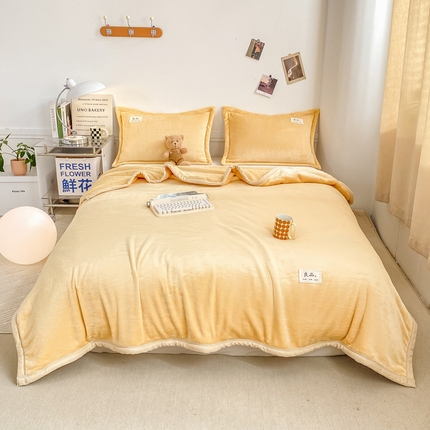 91家纺网 家纺一手货源 找家纺 慕木家纺 2025新款牛奶绒双面绒纯色印花毛毯盖毯三件套 奶油黄