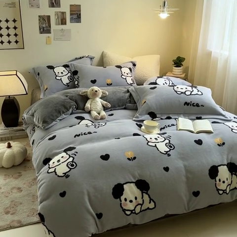 91家纺网 家纺一手货源 找家纺 宅部落 2023新款高克重牛奶绒四件套 快乐小汪汪