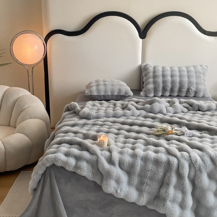 91家纺网 家纺一手货源 找家纺 （总）大元 2025新款A类480克獭兔毛仿皮草兔兔绒毛毯多功能被套毯