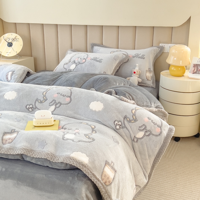 91家纺网 家纺一手货源 找家纺 2023新款立体6D雪花绒加厚保暖系列单枕套 48x74cm一对 奶茶小龙-灰