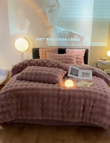 91家纺网 家纺一手货源 找家纺 澳梵家居 2023舒芙蕾印花兔兔绒牛奶绒四件套 舒芙蕾-豆沙红