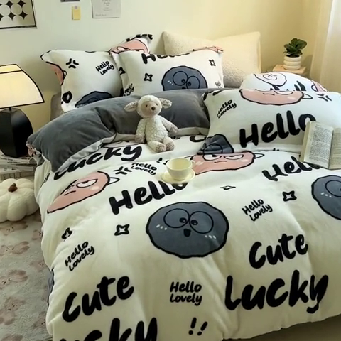 91家纺网 家纺一手货源 找家纺 宅部落 2023新款高克重牛奶绒四件套 愤怒的小煤球