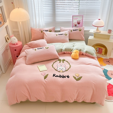 91家纺网 家纺一手货源 找家纺 （总）丽涵家纺 2023秋冬大版牛奶绒毛巾绣系列四件套