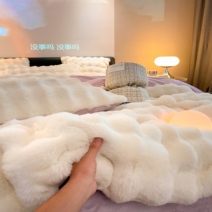 91家纺网 家纺一手货源 找家纺 澳梵家居 2023舒芙蕾印花兔兔绒牛奶绒四件套 舒芙蕾-香芋紫白