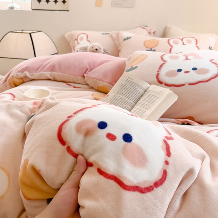 91家纺网 家纺一手货源 找家纺 宅部落 2023新款高克重牛奶绒四件套 小兔兔