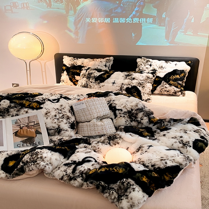 91家纺网 家纺一手货源 找家纺 澳梵家居 2023舒芙蕾印花兔兔绒牛奶绒四件套 黑金蝴蝶结