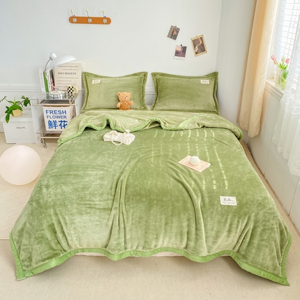 91家纺网 家纺一手货源 找家纺 慕木家纺 2025新款牛奶绒双面绒纯色印花毛毯盖毯三件套 抹茶绿