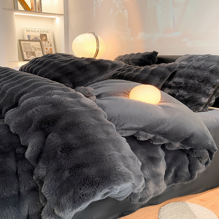 91家纺网 家纺一手货源 找家纺 澳梵家居 2023舒芙蕾印花兔兔绒牛奶绒四件套 舒芙蕾-高级黑