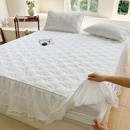 91家纺网 家纺一手货源 找家纺 尊康家纺（原磊科） 2024新款亲肤夹棉花边款床裙床笠-心语星愿 心语星愿-白色