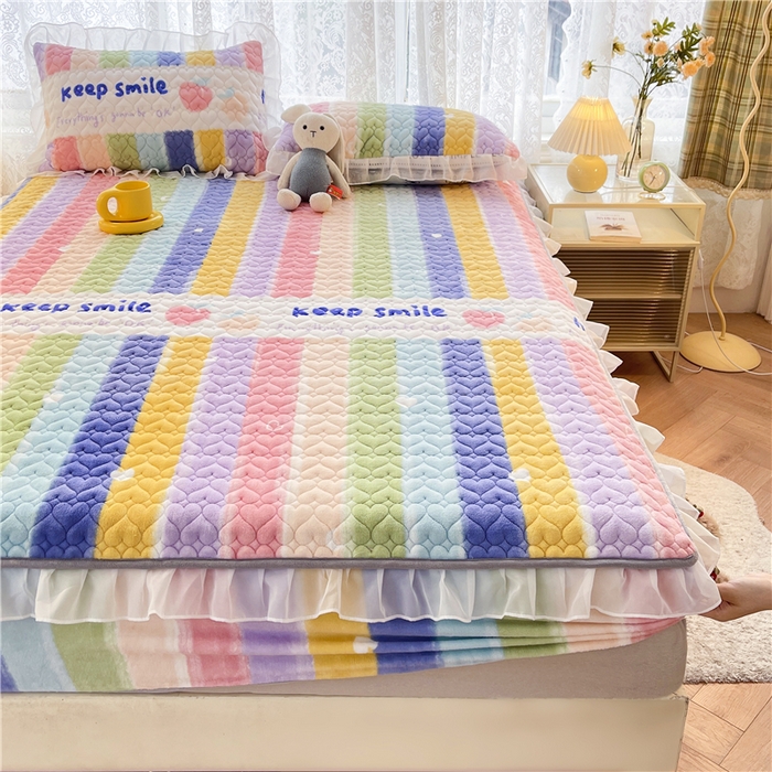 91家纺网 家纺一手货源 找家纺 喜居 2023新款印花牛奶绒床笠花边款牛奶绒床笠大豆夹棉床笠 彩虹桃子