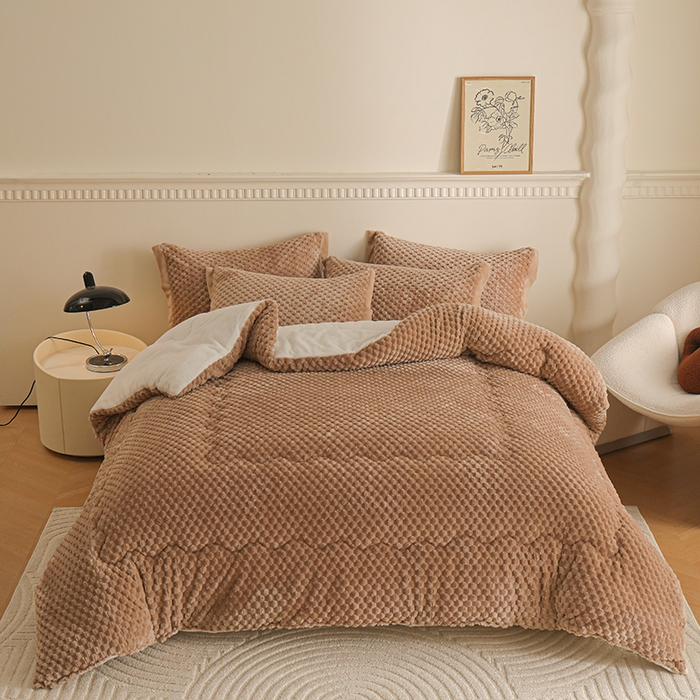 91家纺网 家纺一手货源 找家纺 雅蔓依家纺 2025新款金龟绒龟背绒羊羔绒冬被被子被芯 唯美豆深咖