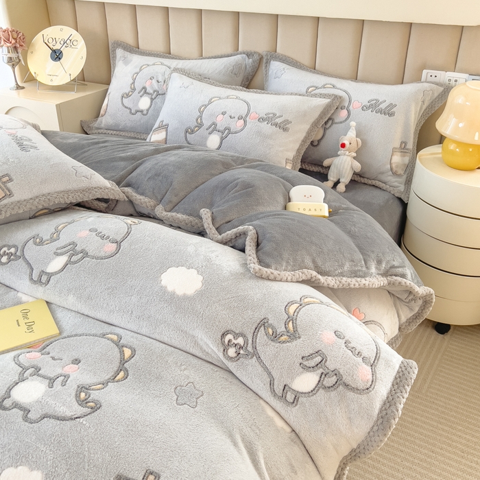 91家纺网 家纺一手货源 找家纺 2023新款立体6D雪花绒加厚保暖系列单枕套 48x74cm一对 奶茶小龙-灰