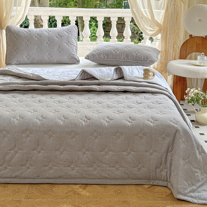 91家纺网 家纺一手货源 找家纺 尊康家纺（原磊科） 2024新款亲肤夹棉床盖-浓情蜜意 灰色