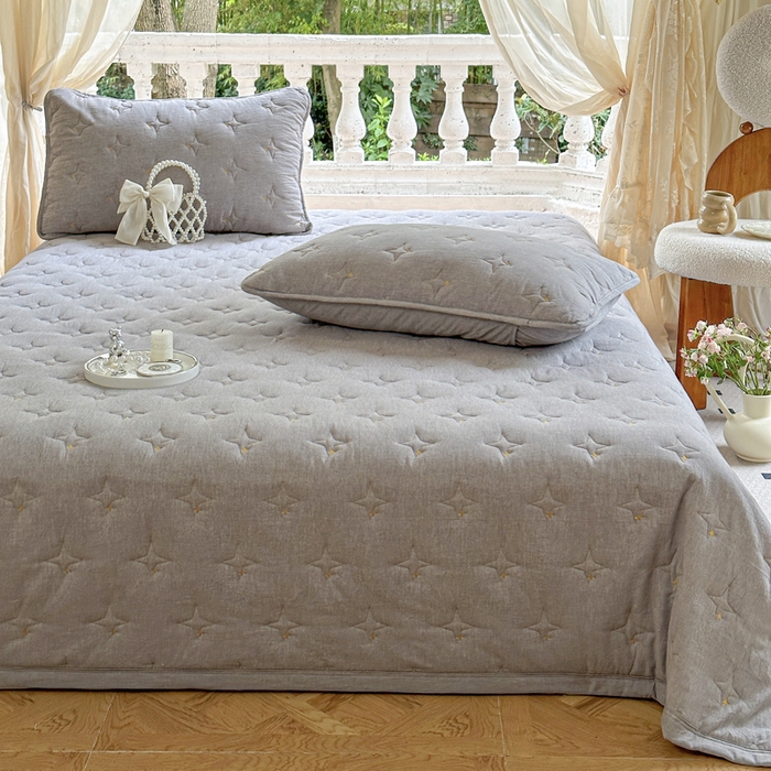 91家纺网 家纺一手货源 找家纺 尊康家纺（原磊科） 2024新款亲肤夹棉床盖-浓情蜜意 灰色