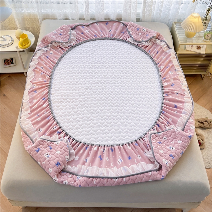 91家纺网 家纺一手货源 找家纺 喜居 2023新款印花牛奶绒床笠花边款牛奶绒床笠大豆夹棉床笠 粉粉兔