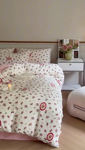 91家纺网 家纺一手货源 找家纺 桃子家居 2023新款ins法式复古赫本碎花山茶花卉加厚牛奶绒系列四件套 绒-希娅粉