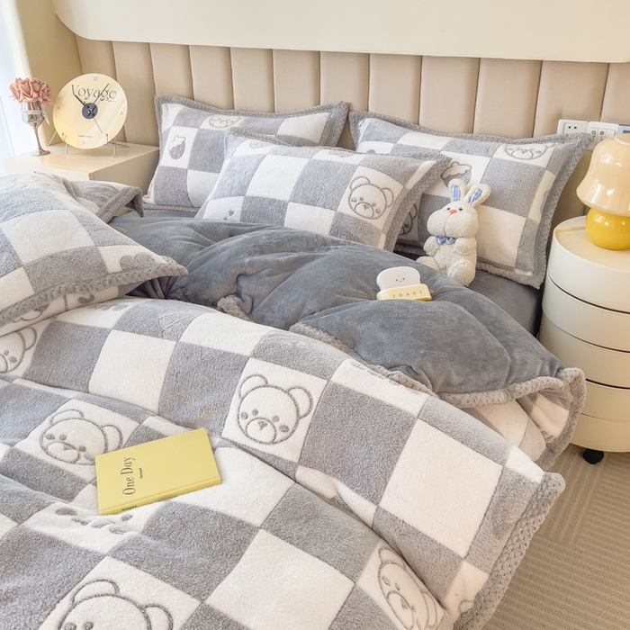 91家纺网 家纺一手货源 找家纺 2023新款立体6D雪花绒加厚保暖系列单枕套 48x74cm一对 北欧小熊