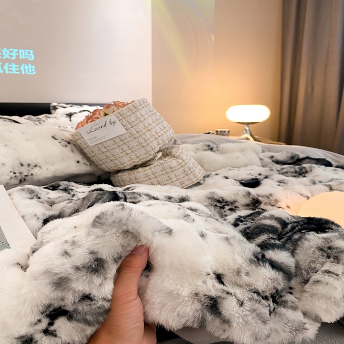 91家纺网 家纺一手货源 找家纺 澳梵家居 2023舒芙蕾印花兔兔绒牛奶绒四件套 蝴蝶纷飞