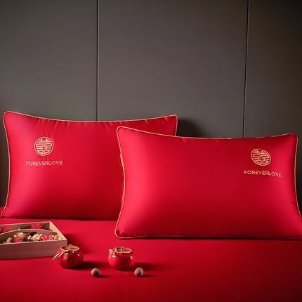 91家纺网 家纺一手货源 找家纺 花愿 2025新款亲肤棉刺绣婚庆立体枕 红色枕芯