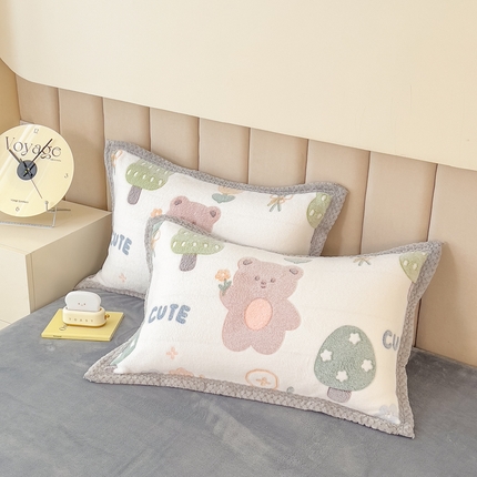 2023新款立体6D雪花绒加厚保暖系列单枕套 48x74cm一对 森林公园