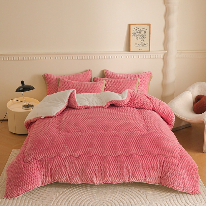 91家纺网 家纺一手货源 找家纺 雅蔓依家纺 2025新款金龟绒龟背绒羊羔绒冬被被子被芯 唯美果粉