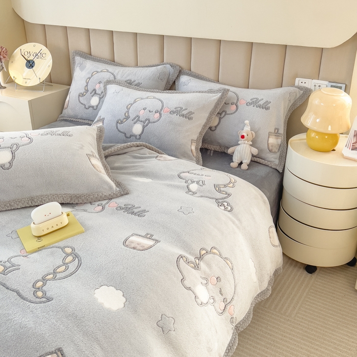 91家纺网 家纺一手货源 找家纺 2023新款立体6D雪花绒加厚保暖系列单枕套 48x74cm一对 奶茶小龙-灰