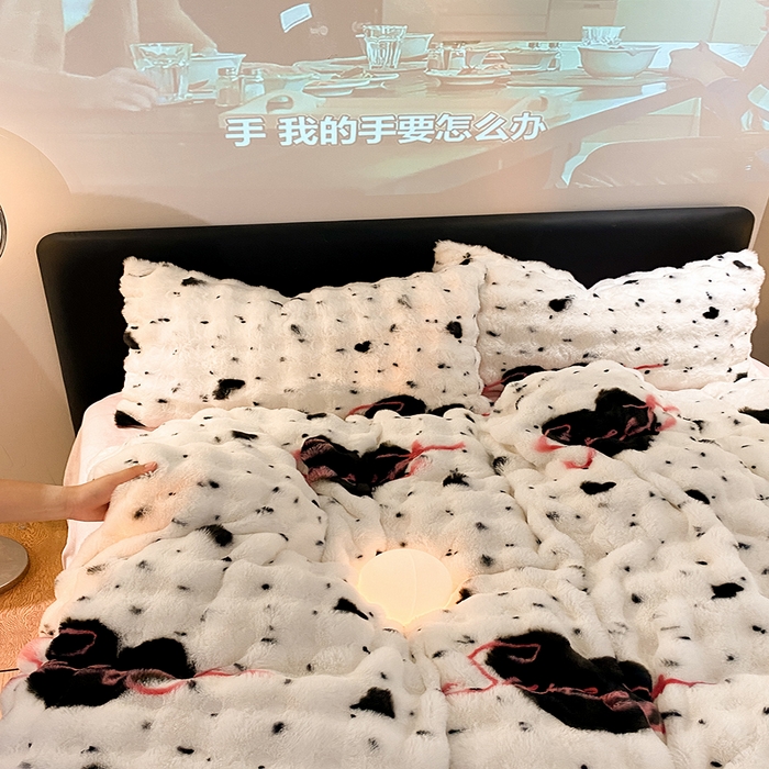 91家纺网 家纺一手货源 找家纺 澳梵家居 2023舒芙蕾印花兔兔绒牛奶绒四件套 甜心宝贝