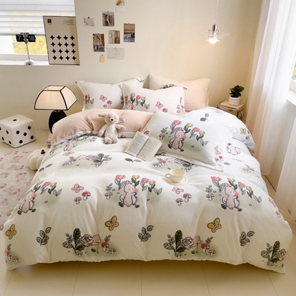 宅部落 2023新款高克重牛奶绒四件套 花丛小兔