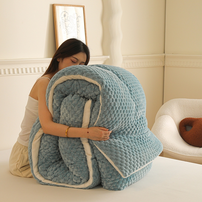 91家纺网 家纺一手货源 找家纺 雅蔓依家纺 2025新款金龟绒龟背绒羊羔绒冬被被子被芯 唯美蓝灰