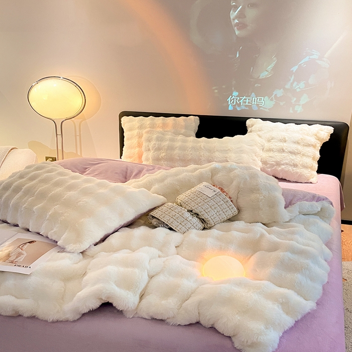 91家纺网 家纺一手货源 找家纺 澳梵家居 2023舒芙蕾印花兔兔绒牛奶绒四件套 舒芙蕾-香芋紫白