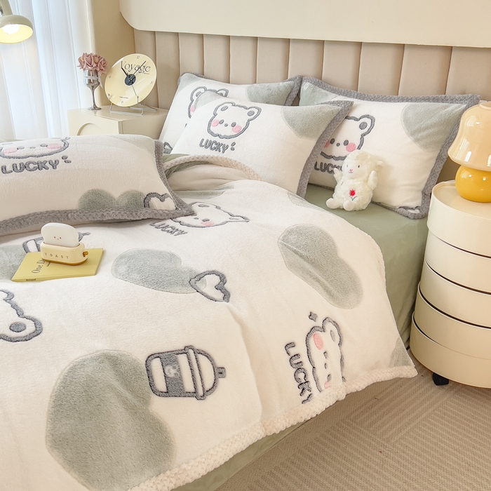 91家纺网 家纺一手货源 找家纺 2023新款立体6D雪花绒加厚保暖系列单枕套 48x74cm一对 奶茶小熊