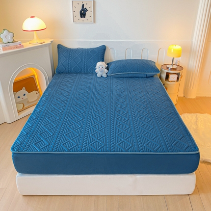 91家纺网 家纺一手货源 找家纺 乐视  2024新款加厚牛奶绒夹棉床笠 澳拉格-黛蓝