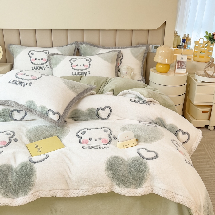 91家纺网 家纺一手货源 找家纺 2023新款立体6D雪花绒加厚保暖系列单枕套 48x74cm一对 奶茶小熊