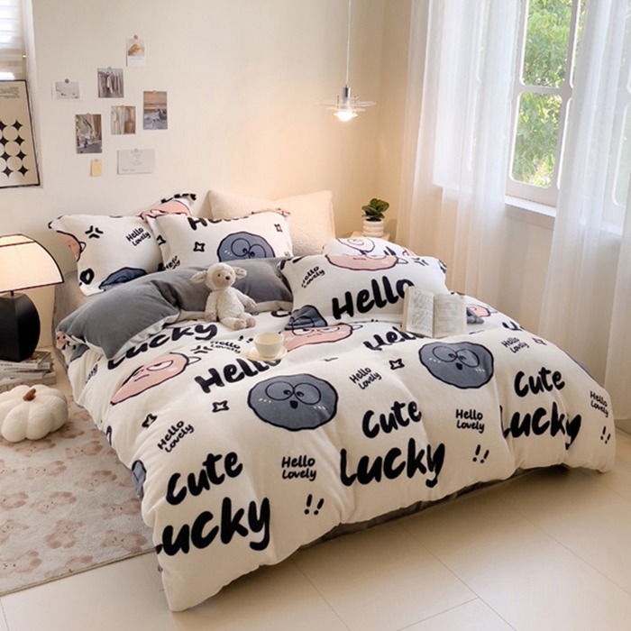 91家纺网 家纺一手货源 找家纺 宅部落 2023新款高克重牛奶绒四件套 愤怒的小煤球