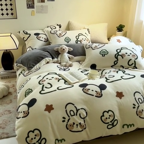 91家纺网 家纺一手货源 找家纺 宅部落 2023新款高克重牛奶绒四件套 欢乐伙伴