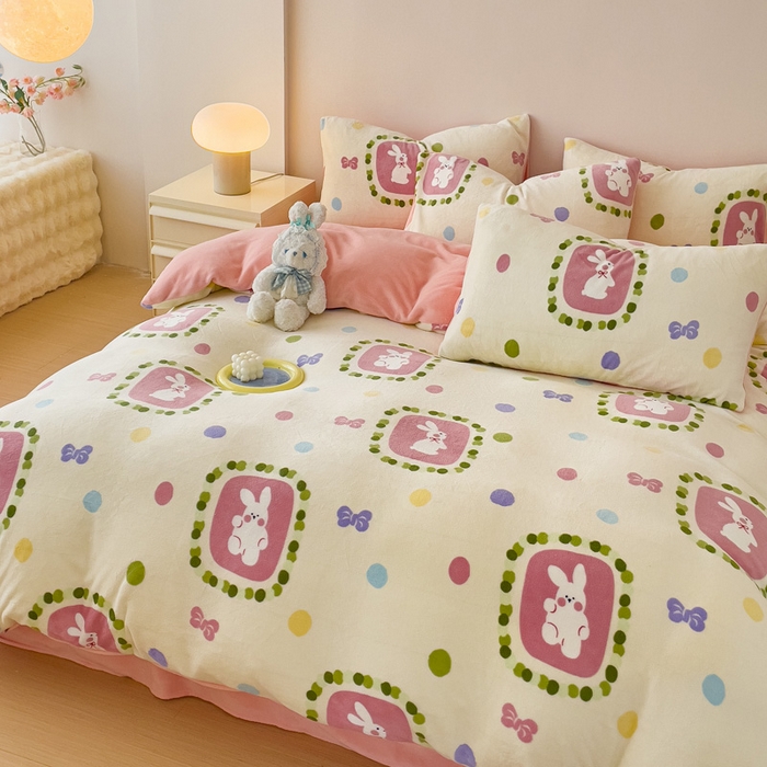 91家纺网 家纺一手货源 找家纺 木堇家居 2023新款牛奶绒印花四件套 波点小兔