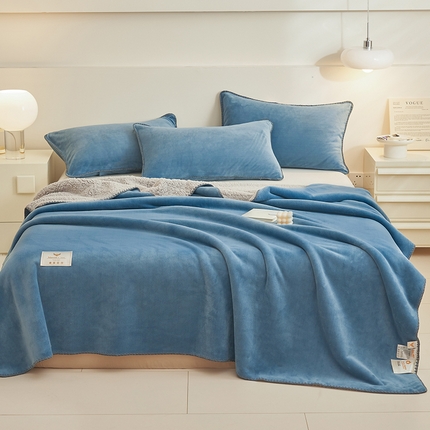 21度C 2023新款云朵贝壳纯色牛奶绒+羊驼绒双层加厚复合毯 贝壳-雾蓝