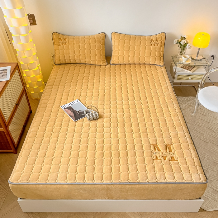 91家纺网 家纺一手货源 找家纺 慕尚家纺 2025新款牛奶绒夹棉宽边工艺系列床笠三件套-吉米 床笠吉米-深姜黄