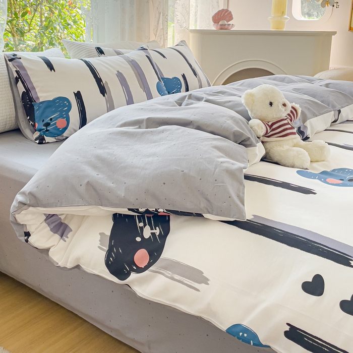 91家纺网 家纺一手货源 找家纺 感遇家纺 2023新款全棉印花四件套 黑条小熊