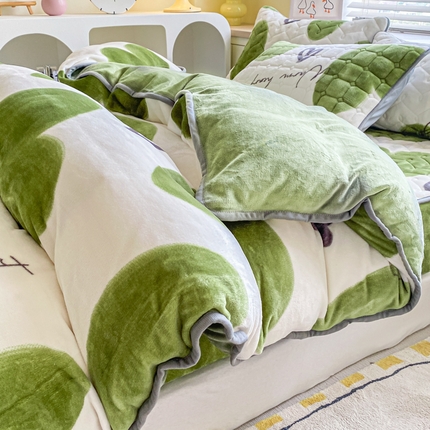 卡伦家纺 2025新款A类牛奶绒印花被套 心相印