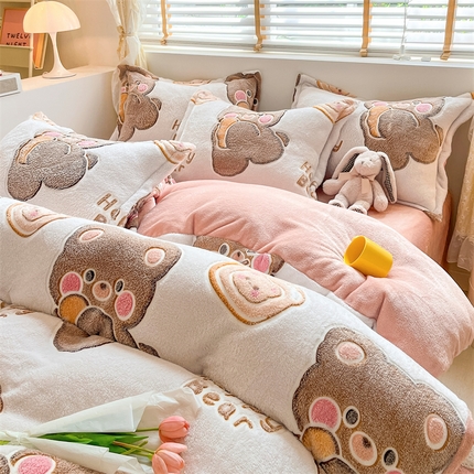 91家纺网 家纺一手货源 找家纺 花伞 2024新款直播立体印花雪花绒卡通加厚保暖四件套 面包熊