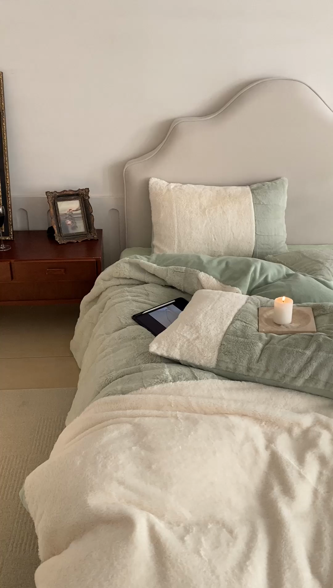 91家纺网 家纺一手货源 找家纺 潘朵拉 2023新款兔毛四宫格极有家小红书风格拼色牛奶绒四件套 梵希（绿）