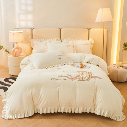 91家纺网 家纺一手货源 找家纺 源梦家纺 2023新款纯色直播供货婴儿牛奶绒绣花四件套 米白色