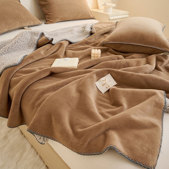 91家纺网 家纺一手货源 找家纺 21度C 2023新款云朵贝壳纯色牛奶绒+羊驼绒双层加厚复合毯 贝壳-卡其