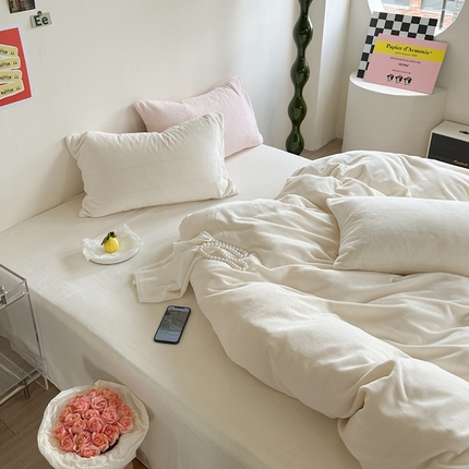 91家纺网 家纺一手货源 找家纺 六巷胡同 2023新款ins博主风纯色牛奶绒四件套 亚白