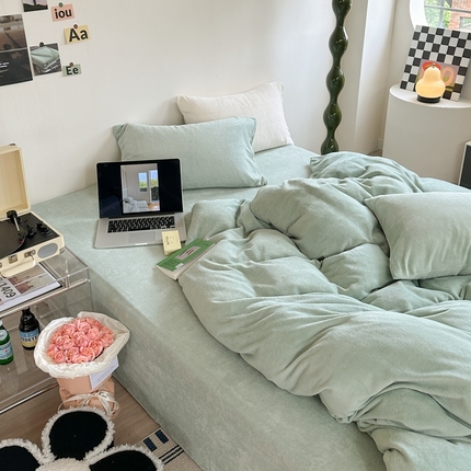 91家纺网 家纺一手货源 找家纺 六巷胡同 2023新款ins博主风纯色牛奶绒四件套 豆绿