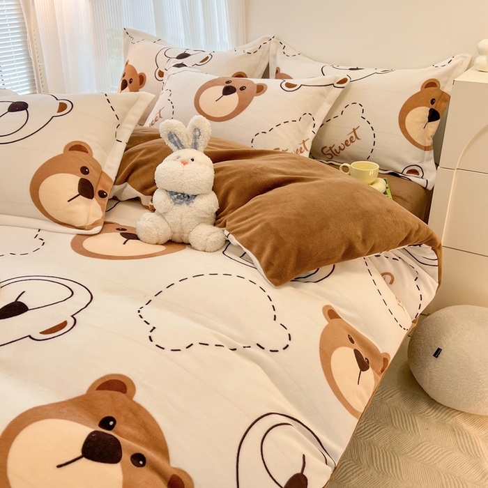 91家纺网 家纺一手货源 找家纺 寐居家纺 2023小清新印花牛奶绒四件套 公仔熊